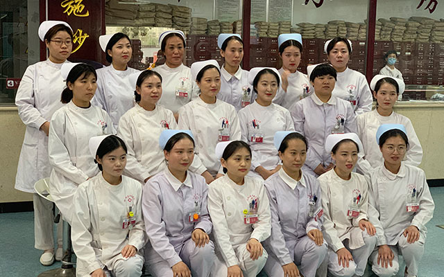 【5.12护士节】北京西京中医医院举办茶话会白衣天使受表彰(图1)